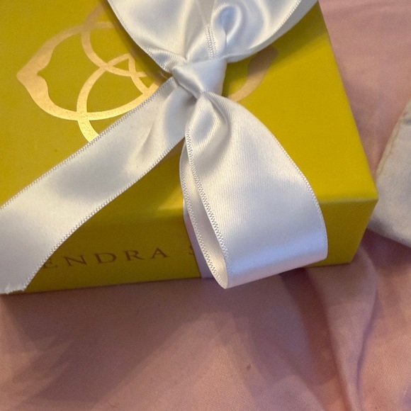 Kendra Scott Red Bracelet - Picture 6 of 7